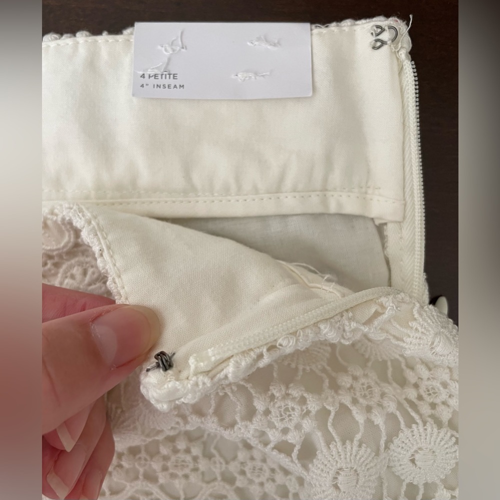 NWT Ann Taylor LOFT Ivory Layered Lace “The Riviera Short” - Picture 6 of 9